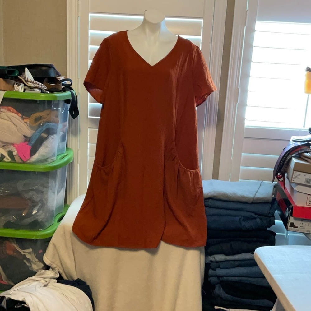 Emily Rose Burnt Orange V-Neck Midi Dress with Pockets